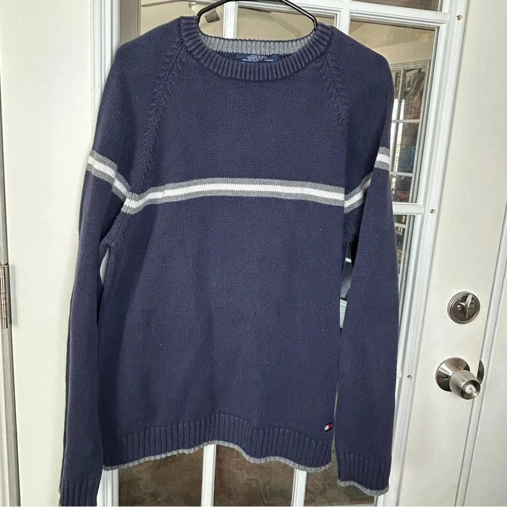 Y2K Men's Tommy Hilfiger Navy Blue Sweater with Gray Stripe‎ Size Large
